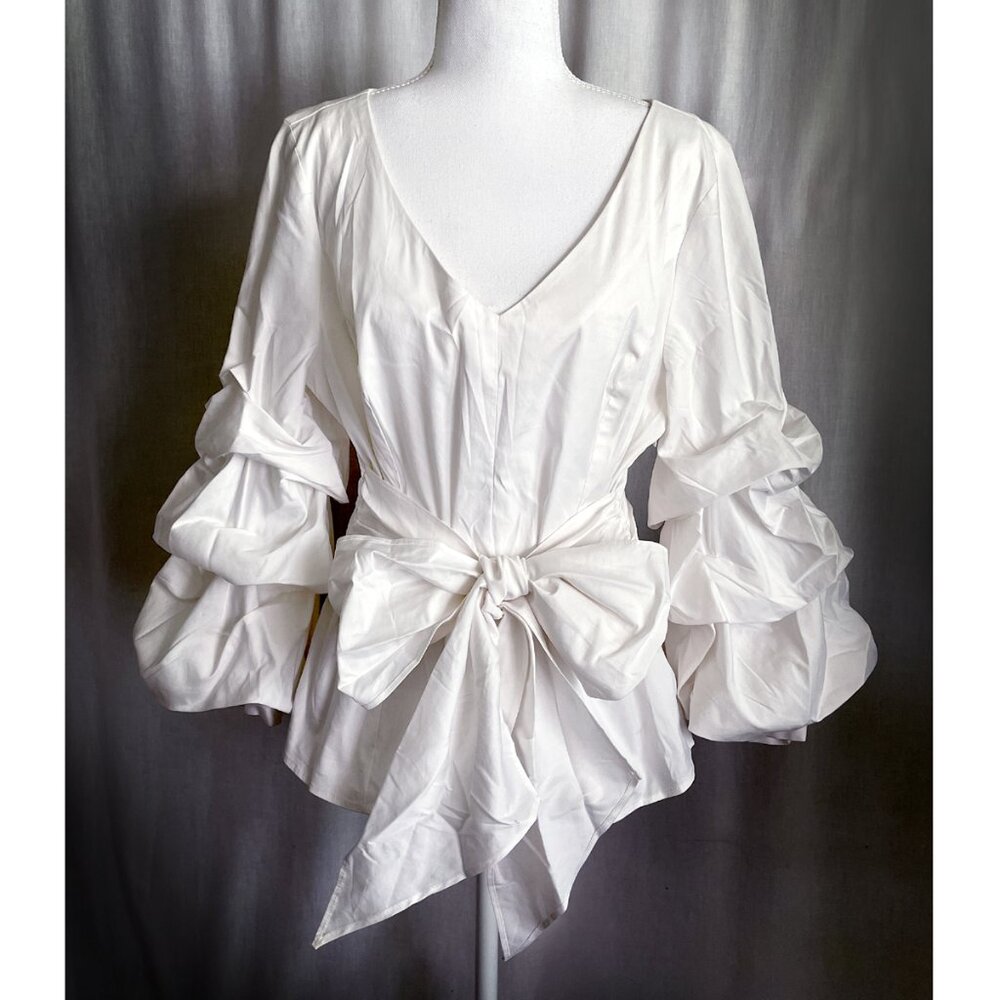 Exotic women's blouse with puff sleeves. Size L. White
